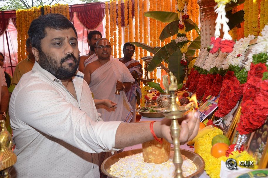 Vijay-Devarakonda-New-Movie-Opening-Photos